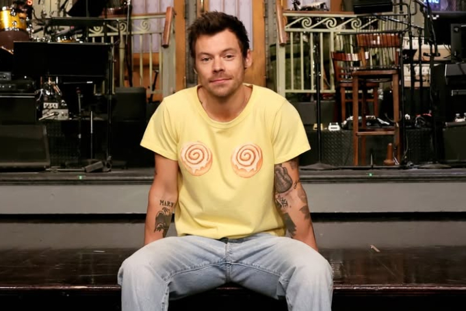 Harry Styles Addresses Allegations Of Queerbaiting On ‘Saturday Night Live’: ‘You Don’t Know Everything About Me’