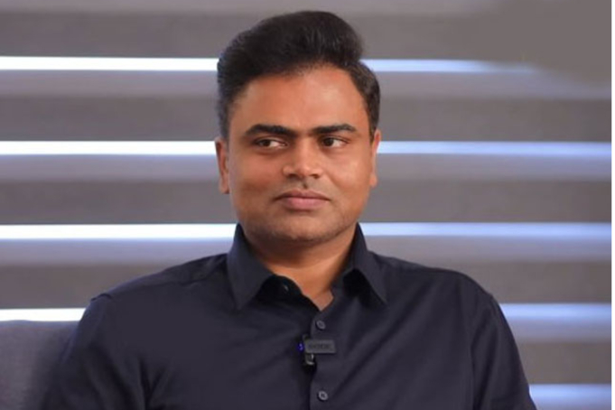 Salman Khan, Vamshi Paidipally Team Up For A Dil Raju Production; All That You Need To Know About The Hitmaker