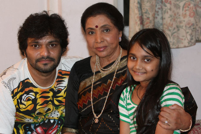 Babul Supriyo, Asha Bhosle, Sharmilee (Babul's daughter)