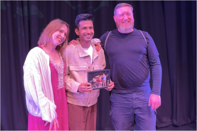 ‘Tripling’ Actor Amol Parashar on ‘Besharam Aadmi’ London Run: ‘It Was Even Better Than Our Expectations’ (EXCLUSIVE)