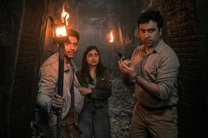 Arjun Chakrabarty, Ishaa Saha, Abir Chatterjee in the movie