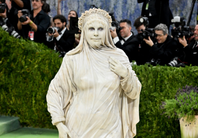 Heidi Klum Shocks At 2026 Met Gala With Custom Made ‘Living Sculpture’ Ensemble
