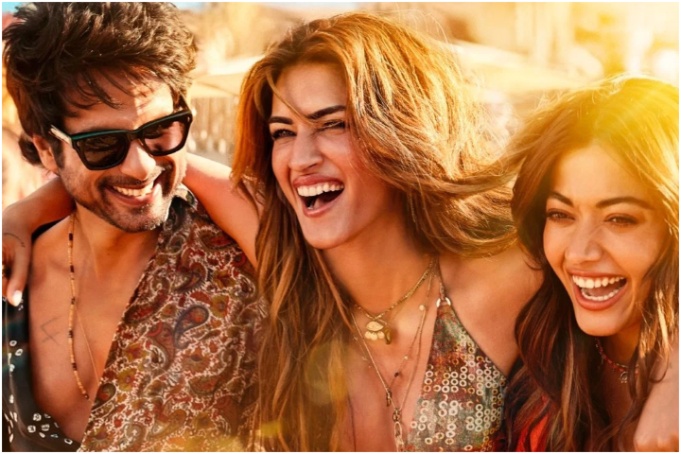 Stills from 'Cocktail 2'