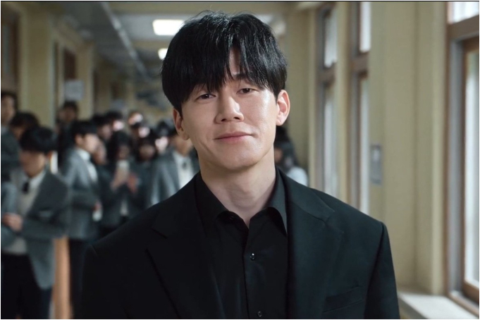 ‘Teach You A Lesson’ Review: Kim Mu-Yeol is Convincing as the Vigilante Cleansing the World of Education