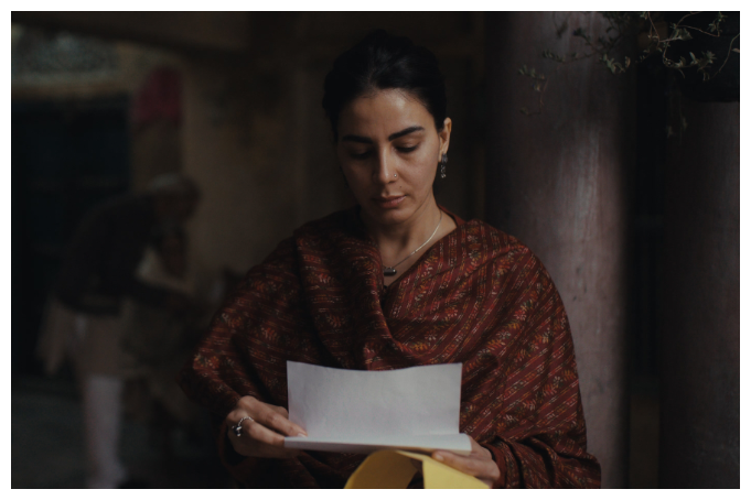 Kirti Kulhari in Kinaare