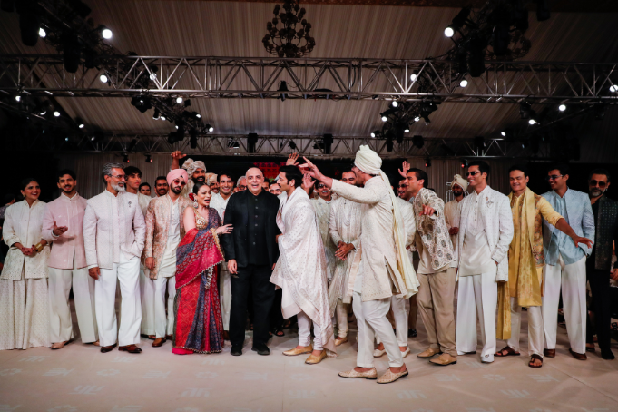 Tarun Tahiliani’s ‘Tasva’ Brings Nostalgia And Ageless Elegance To Lakmē Fashion Week
